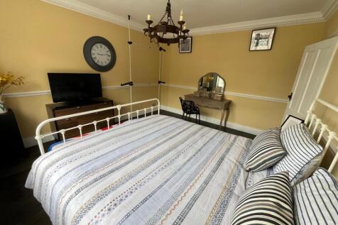 additional Lounge / 5th Bedroom