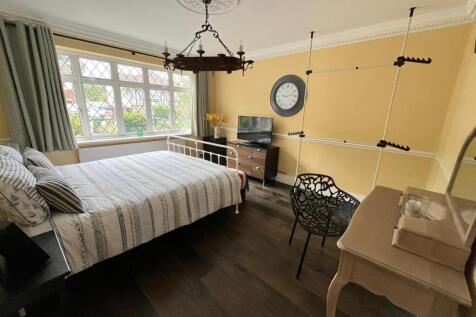 additional Lounge / 5th Bedroom