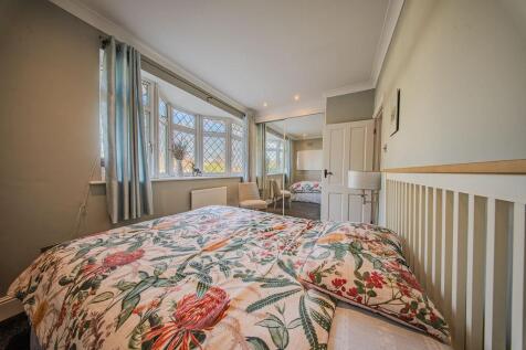 3rd Double Bedroom - Fitted Sliding Mirrored Wardr