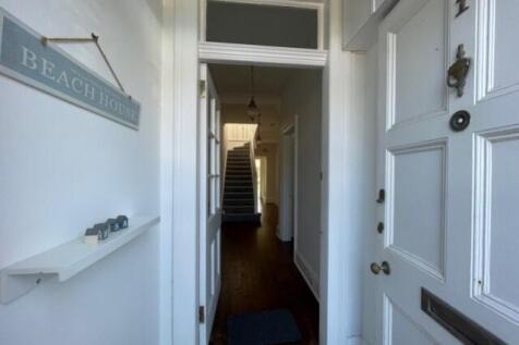 FrontDoorPorch_IntoHallway