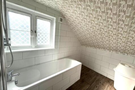10 Craighouse Avenue Bathroom 2