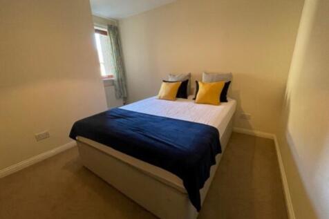 Bedroom2_TowardsWindow