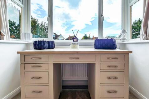 Lounge bay window