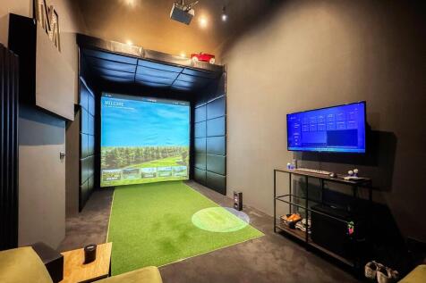 Golf Simulator / Home Cinema