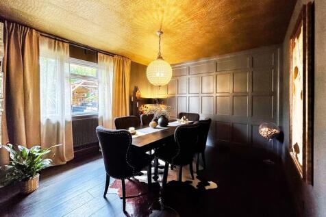 Dining Room/Bedroom 4