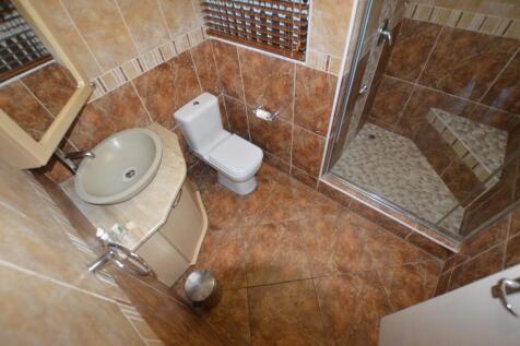 En-suite bathroom