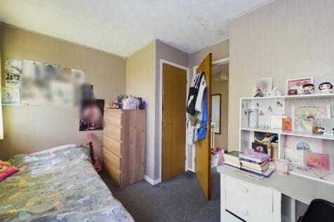 Bedroom 2 (2).jpg