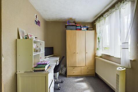 Bedroom 2 (3).jpg