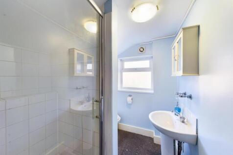 Bathroom pic 1.jpg