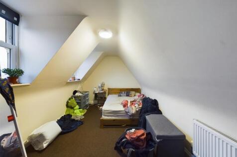 Bedroom 1.jpg
