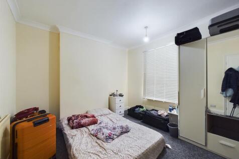 Bedroom 1.jpg