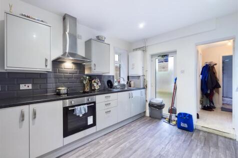 Kitchen (2).jpg