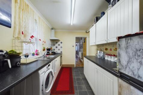 Kitchen (3).jpg
