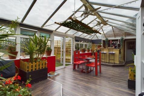 Sunroom 1.jpg