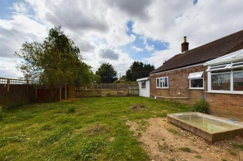 Rear Garden pic 1.jpg