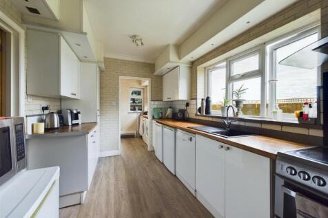 Kitchen 2.jpg