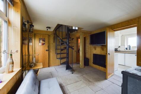 Hallway 3.jpg