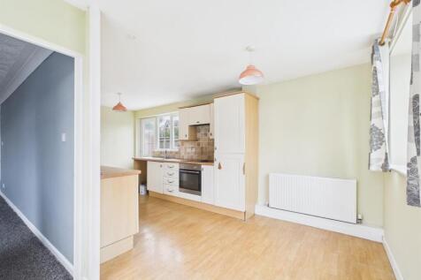 5 Yew Tree Grove Photos (1).jpg