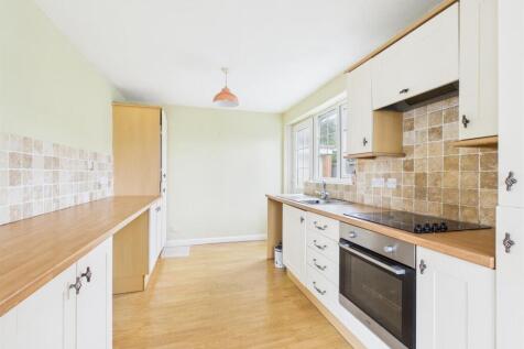 5 Yew Tree Grove Photos (2).jpg