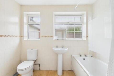 5 Yew Tree Grove Photos (7).jpg