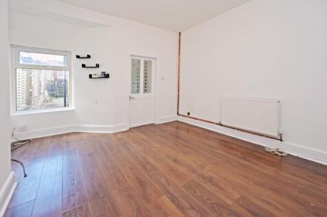 Reception Room / Lou