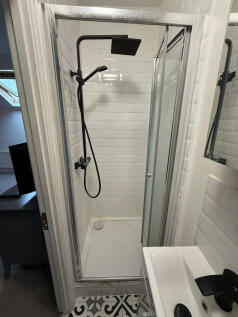 Bedroom 6 en-suite