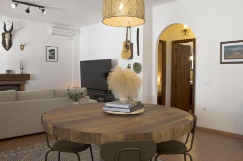COL2505CH---diningro