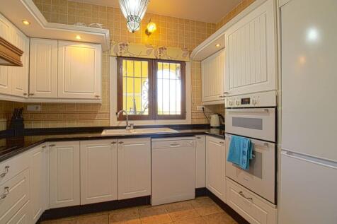 RG2501UR---Kitchen-1