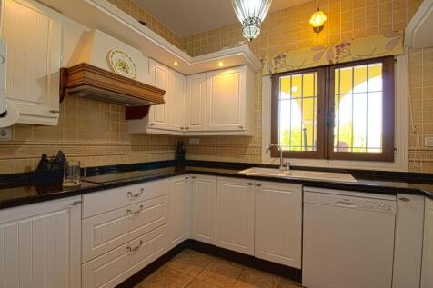 RG2501UR---Kitchen-1