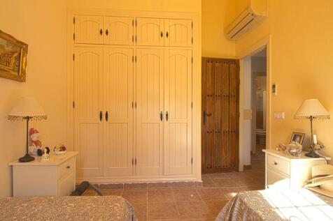 RG2501UR---guest-bed