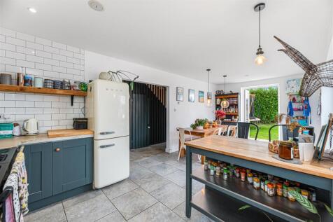 Kitchen/Dining Area