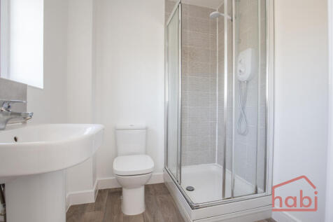 En-Suite to Bedroom 1