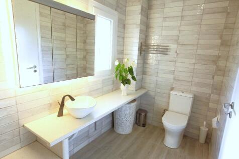 Guest B shower room