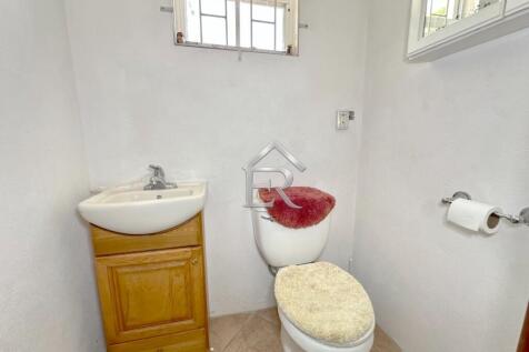 Half bathroom 