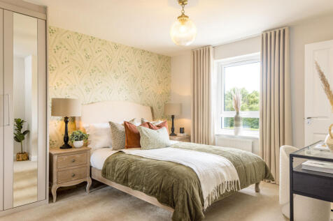 En suite main bedroom in the Lamberton 5 bedroom home