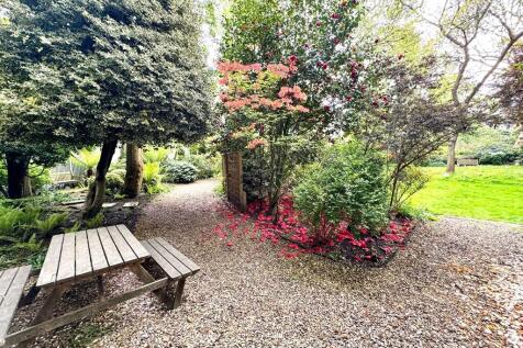 Private gardens 