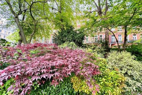 Private gardens 