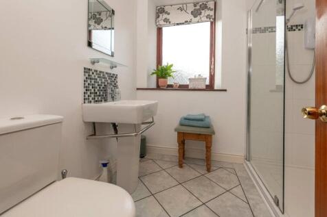 Ensuite To Bedroom 3