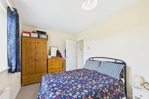 Bedroom 1 (2).jpg