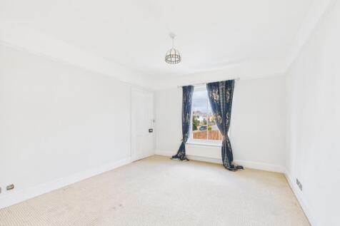 Bedroom 1.jpg