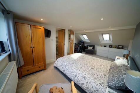 Master Bedroom Su...