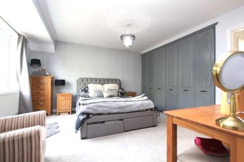 Master bedroom - ...