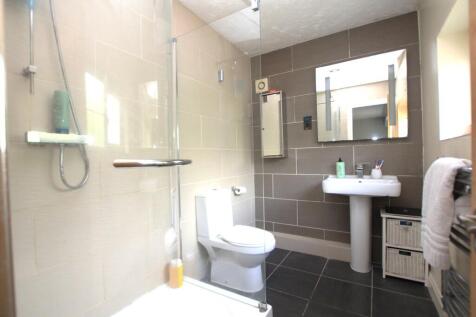 Bathroom 2 - 10 T...