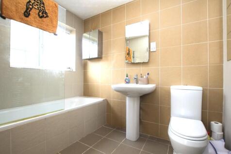 Family bathroom -...