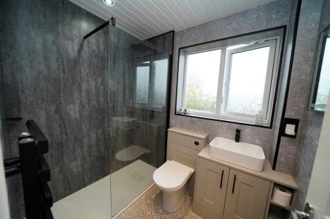 Shower Room 1b s