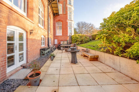 TWO BED APARTMENT...