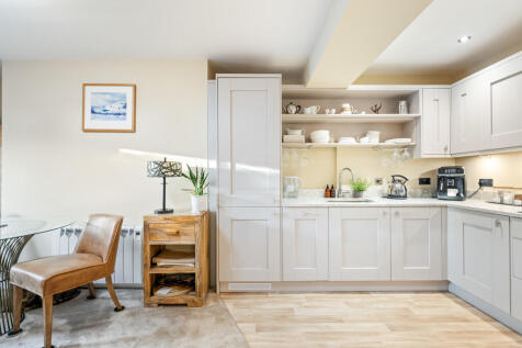 TWO BED APARTMENT...