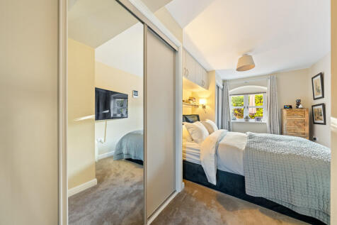 TWO BED APARTMENT...