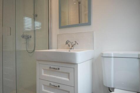 Ensuite shower ro...