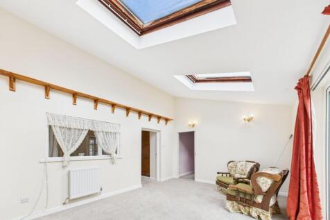 Bedroom 2 / Reception Room